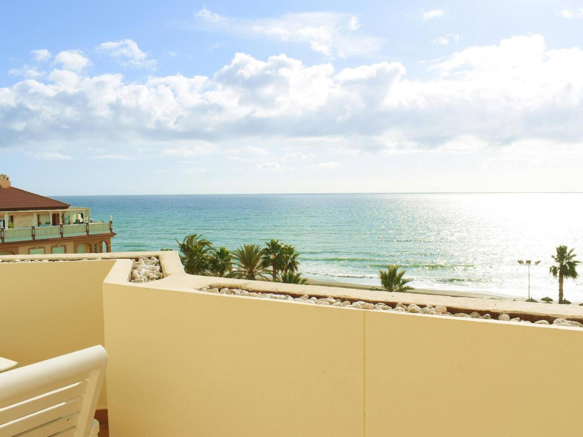 Apartamento Magnífico ático frente al mar en Ricón de la Victoria Rincón de la Victoria Exterior foto