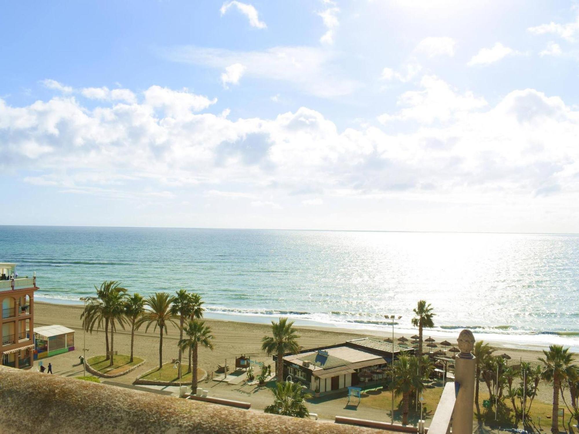 Apartamento Magnífico ático frente al mar en Ricón de la Victoria Rincón de la Victoria Exterior foto